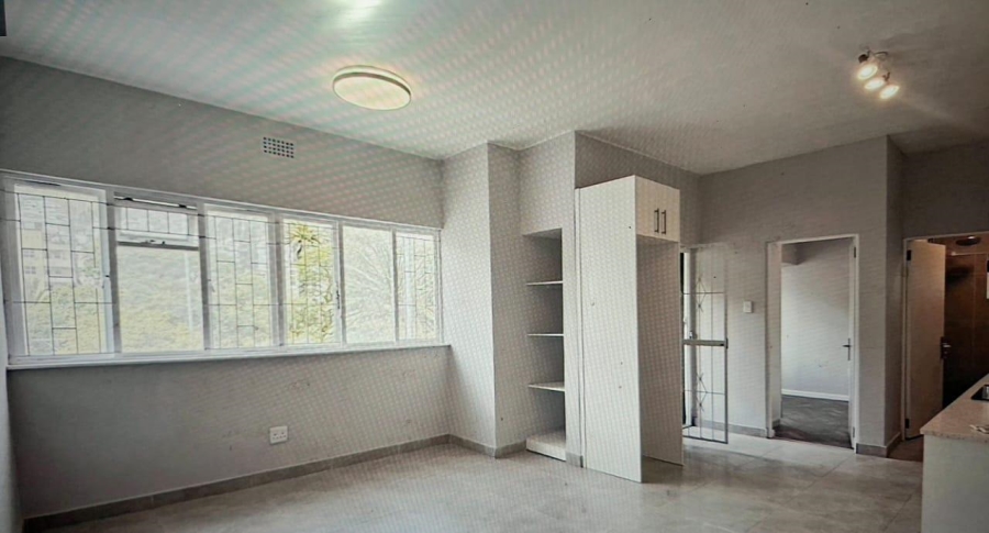 2 Bedroom Property for Sale in Sea Point Western Cape